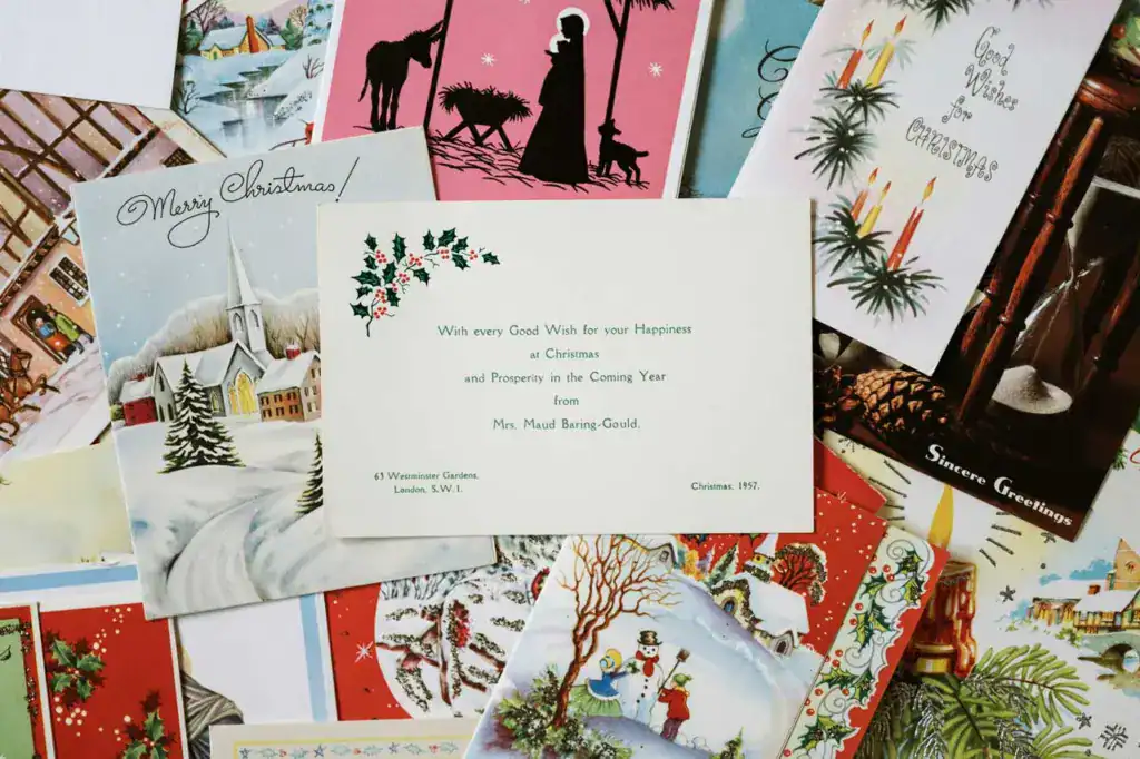 明信片寫法內容書寫示意,常見以問候、祝福與近況分享作為交流方式